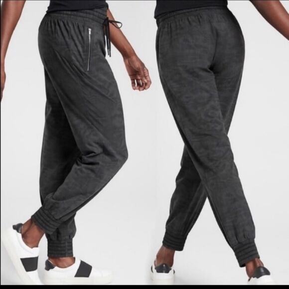 Athleta Camden Printed Joggers in Black Moire - Picture 2 of 10